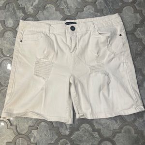 White distressed summer short